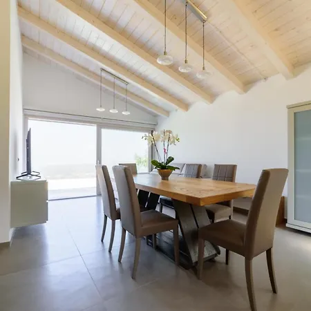 Lauri With Private Pool Villa
