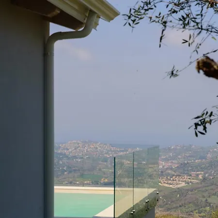 Lauri With Private Pool Villa